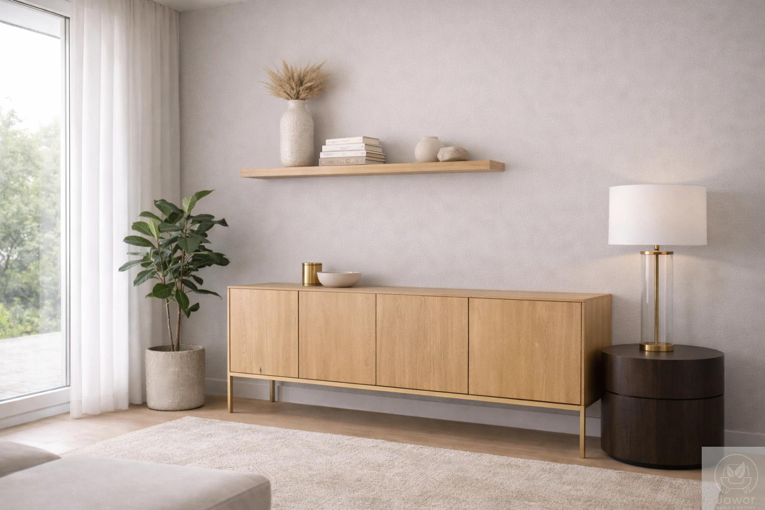 półka drewniana na ścianę w salonie nowoczesnym – jasna komoda, naturalne drewno, minimalistyczna aranżacja i duże okno