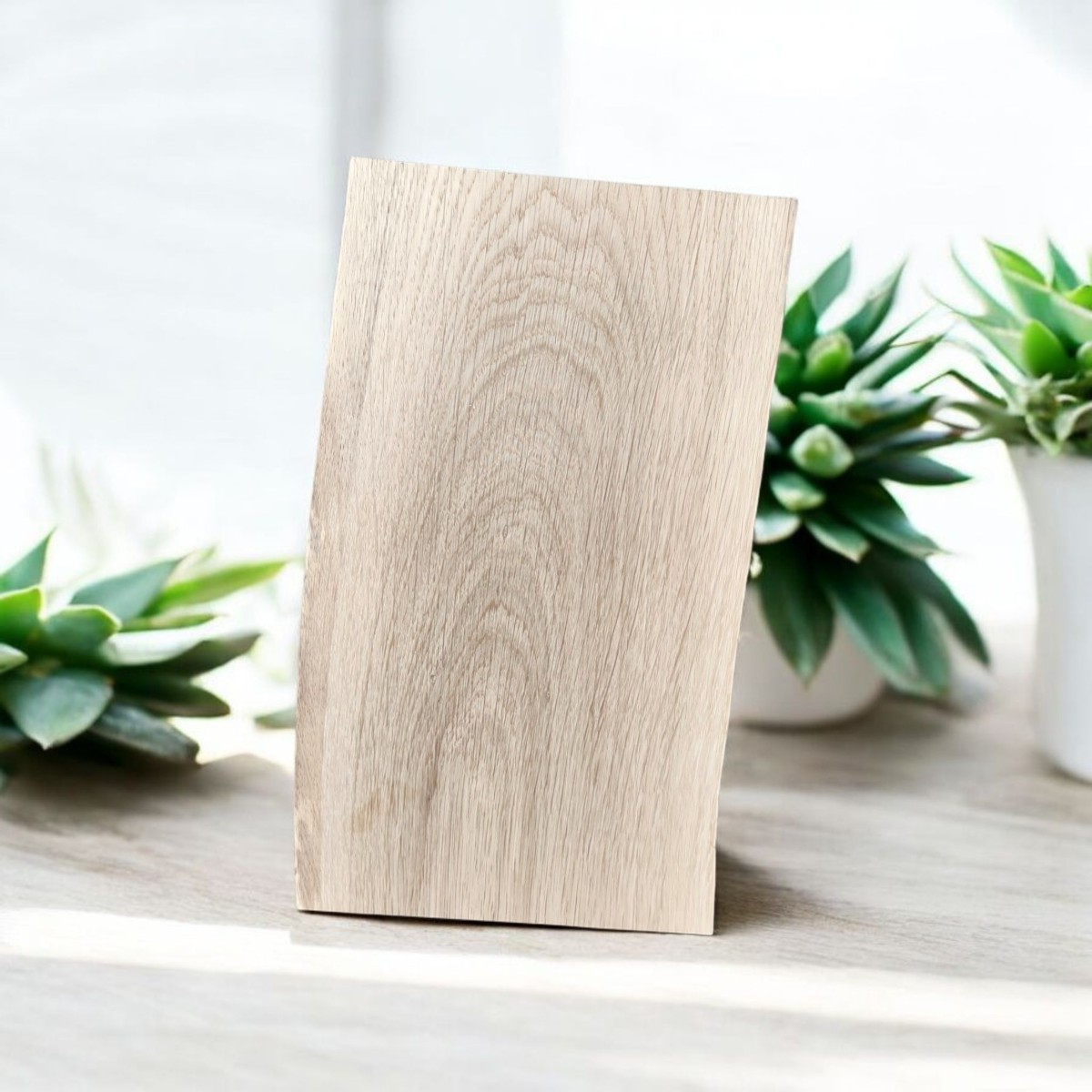 podobrazie drewniane malarskie bez kory – detal krawędzi i słojów, ujęcie boczne; 30,5×12–16×2 cm, surowa powierzchnia pod malunek