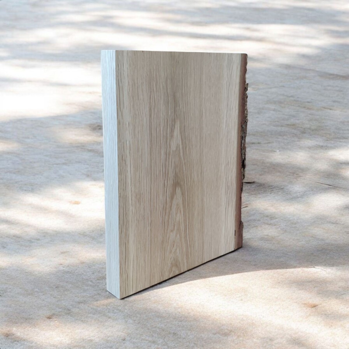 2. Podobrazie drewniane malarskie; detal zestawienia kory z prostą krawędzią, lico bez sęków.