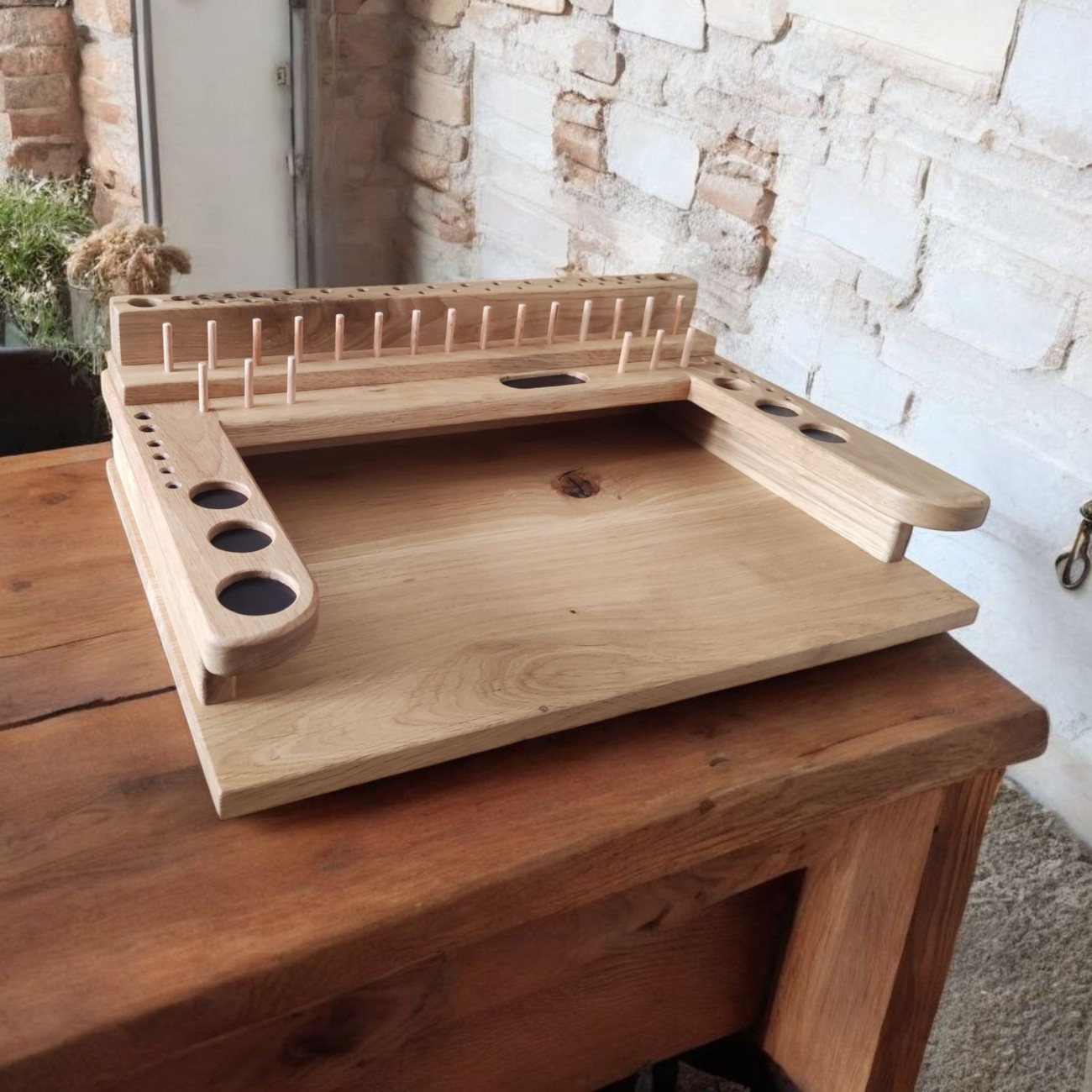 Fly Tying Bench – drewniany organizer do wiązania much z litego dębu.