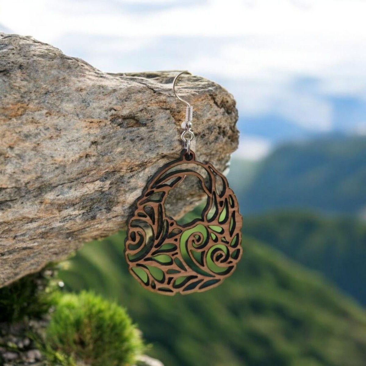 Kolczyki ażurowe z drewna dębowego wiszące lekkie matowe wykończenie