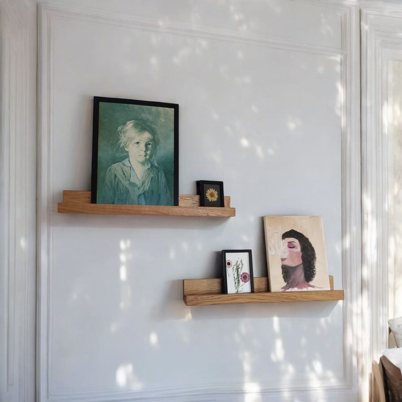 półka dębowa na zdjęcia i obrazy 50–100 cm – galeria ścienna, głębokość użytkowa 4,5 cm, elegancka prezentacja fotografii