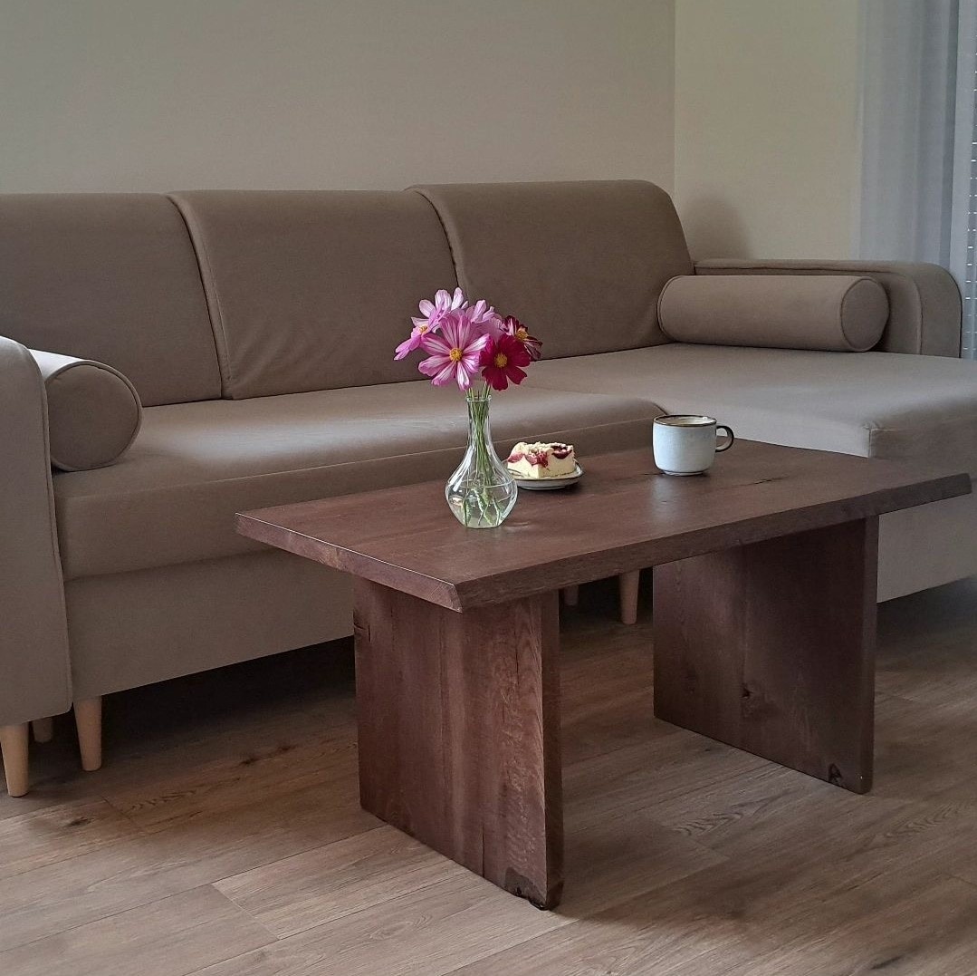 Stolik kawowy dębowy, rustykalne wykończenie, lity dąb, szerokość 90 cm, głębokość 50 cm, do salonu