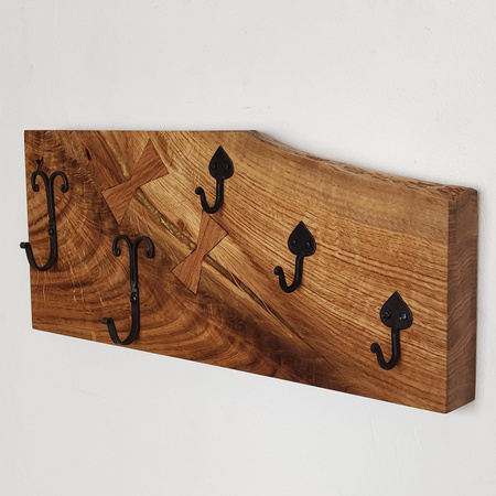 Wieszak dębowy z kokardami