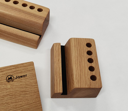 Podstawek na telefon z drewna