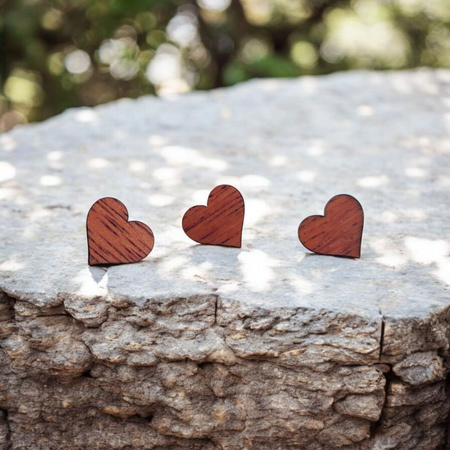 KOLCZYKI serca drewniane – mahoń, lekkie i naturalne