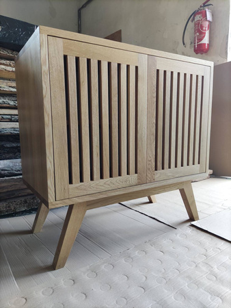 KOMODA dębowa z lamelami – lity dąb, styl retro