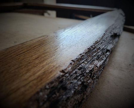 Lustro w ramie ze starego dębu