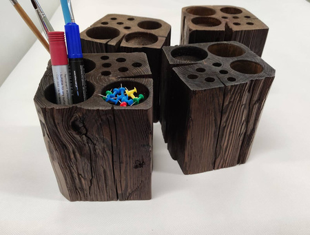 PRZYBORNIK na biurko ze starego drewna – drewniany organizer na długopisy