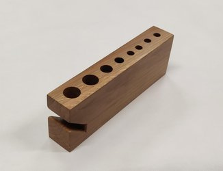 ORGANIZER na biurko – dębowy przybornik na długopisy z uchwytem na telefon