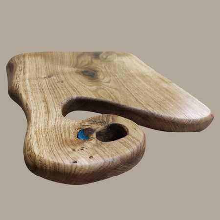 Deska do serwowania z dębu z żywicą epoksydową – unikatowy kształt, niebieska