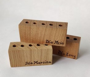 ORGANIZER na biurko z dedykacją – drewniany przybornik na długopisy (dąb)