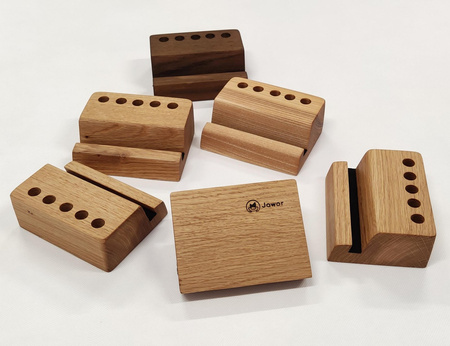 Podstawek na telefon z drewna