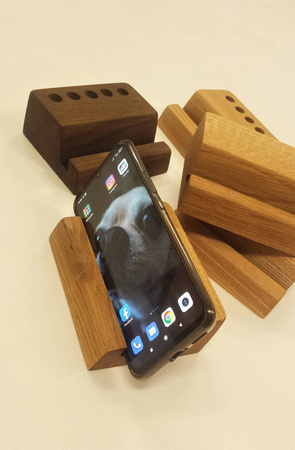 Podstawek na telefon z drewna