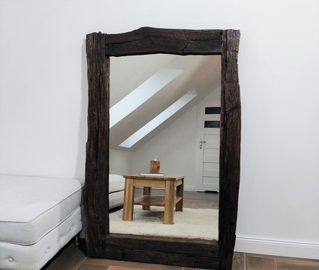 Lustro w ramie ze starego dębu