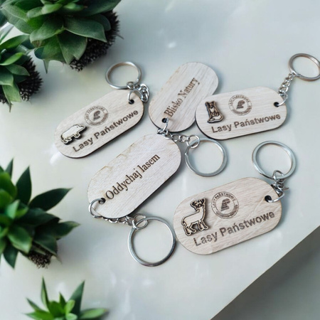 BRELOK firmowy z drewna z logo – gadżet reklamowy z grawerem jednostronnym + 3D