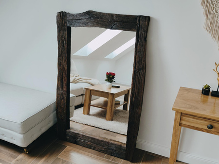 Lustro w ramie ze starego dębu