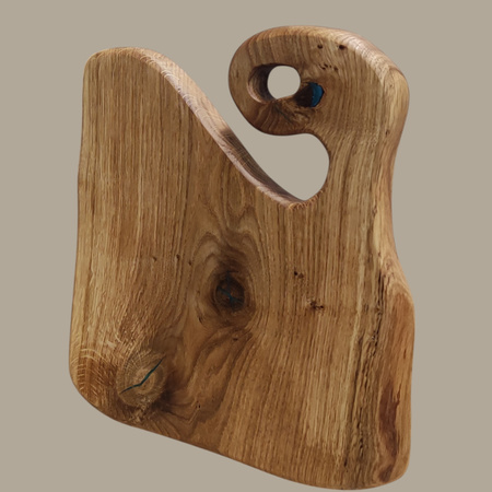 Deska do serwowania z dębu z żywicą epoksydową – unikatowy kształt, niebieska