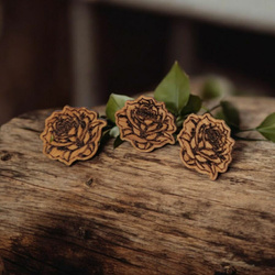 KOLCZYKI róże drewniane – kwiatowe i kobiece