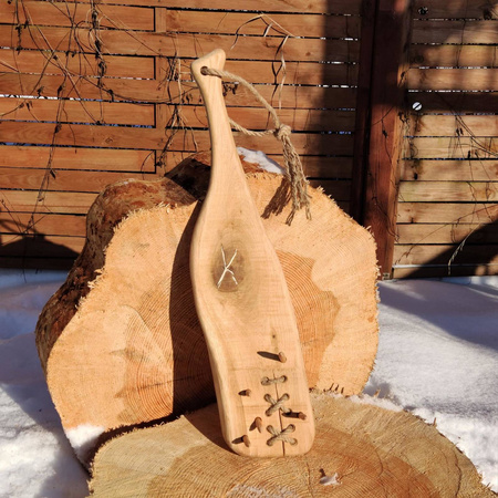 Ozdobna deska dębowa do serwowania – z liną jutową, wyjątkowy design