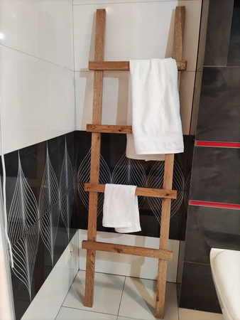 WIESZAK drabina na ręczniki dębowa – do łazienki i sypialni – 160 cm