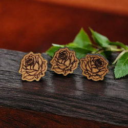 KOLCZYKI róże drewniane – lekkie sztyfty