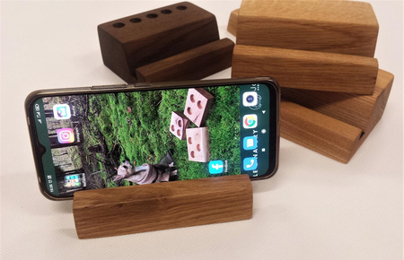 Podstawek na telefon z drewna