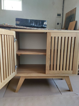 KOMODA dębowa z lamelami – lity dąb, styl retro