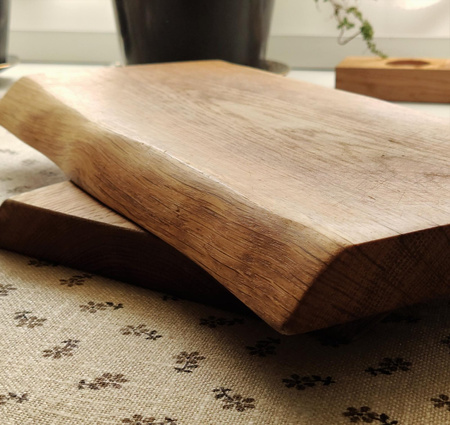 Deska do krojenia dębowa z jednego kawałka drewna 40 × 25 cm – szeroka, naturalny kształt