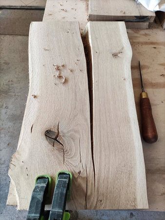 Taboret dębowy z żywicą – ręcznie robiony z litego drewna