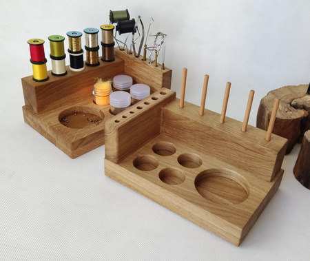 Fly Tying Bench z litego dębu – organizer do wiązania much i przynęt spinningowych