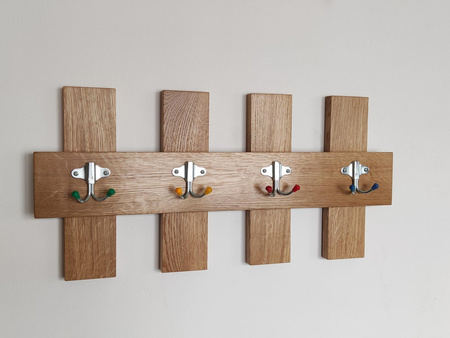 WIESZAK ścienny na ubrania dębowy – retro, kolorowe haki – 60 cm