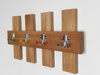 WIESZAK ścienny na ubrania dębowy – retro, kolorowe haki – 60 cm