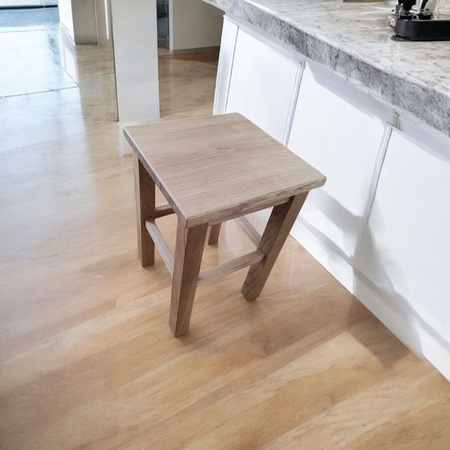 Taboret dębowy klasyczny 31x31x46 cm