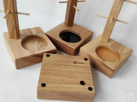 ORGANIZER na biżuterię – stojak obrotowy drewniany na kolczyki i bransoletki