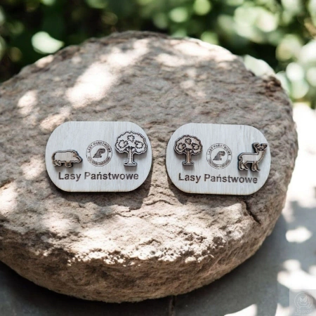 MAGNES firmowy z drewna z logo – gadżet reklamowy z grawerem i 3D