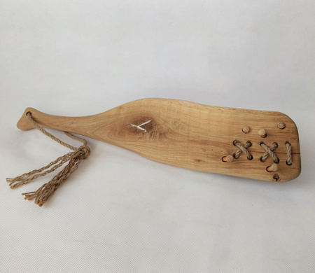 Ozdobna deska dębowa do serwowania – z liną jutową, wyjątkowy design