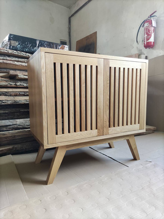 KOMODA dębowa z lamelami – lity dąb, styl retro