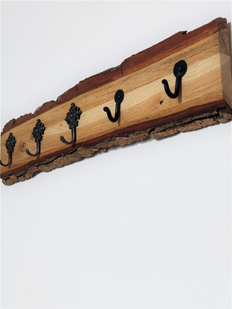 Wieszak dębowy z korą 1