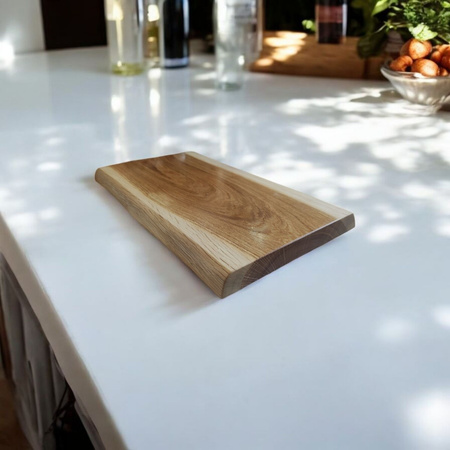 Deska do krojenia dębowa z jednego kawałka drewna 40 × 25 cm – szeroka, naturalny kształt