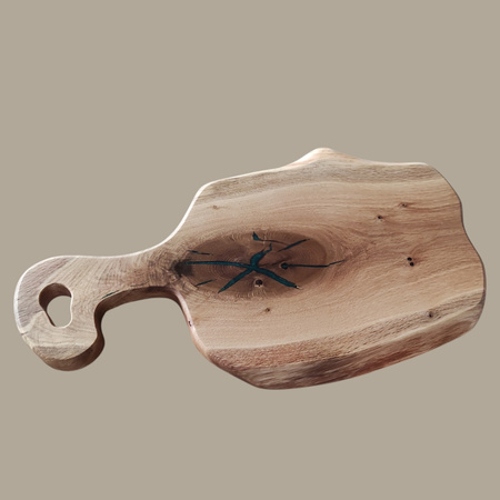 Deska do serwowania z zieloną żywicą i rączką – dębowa, naturalny kształt