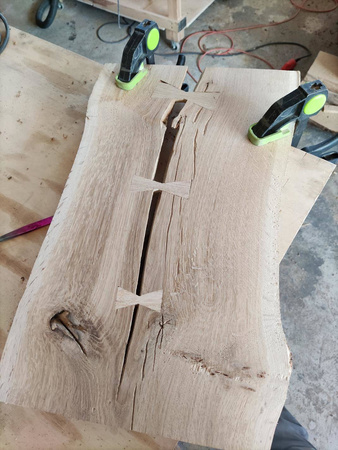 Taboret dębowy z żywicą – ręcznie robiony z litego drewna