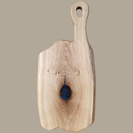 Duża deska do serwowania z żywicą i rączką – dębowa, unikalny kształt